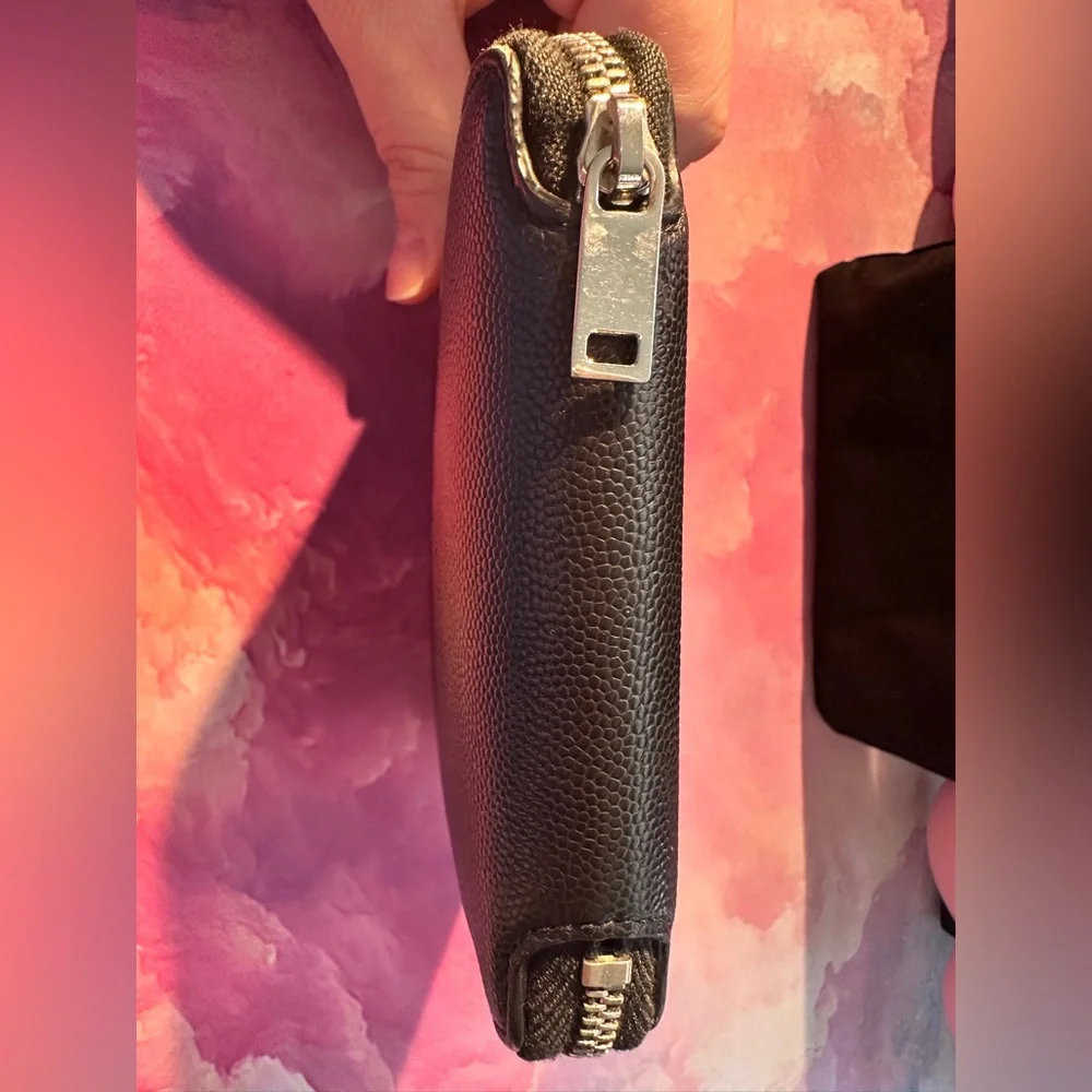 Vintage Yves Saint Laurent Men’a Wallet (EUC; Black)